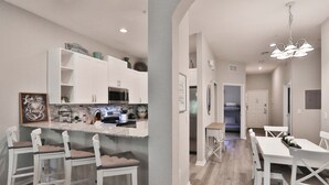 Dining - Lake view condo with WiFi, shared game tables, pools, & hot tubs - snowbirds OK (Davenport)
