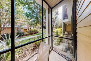 Property grounds - Lovely Family Condo Close to Theme Parks w/Patio, Free WiFi, Shared Pool/Hot Tub (Davenport)