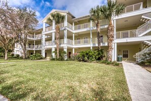 Unclassified image, 2 of 24, button - 3rd floor condo w/ restaurant, balcony, pools, basketball court, tennis court (Davenport)