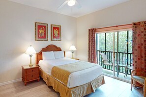 3 bedrooms, iron/ironing board, travel cot, Internet - 3rd floor condo w/ gym, basketball court, tennis court, balcony, restaurant (Davenport)