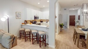 Interior - 1st floor condo w/ shared pools, basketball court, tennis court, patio, sauna (Davenport)