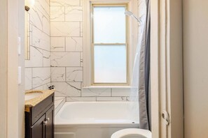Shower, hair dryer, towels, soap - Historic German Village Cottage - Perfect Downtown Location - Highly Walkable! (Columbus)