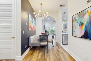 Interior - Charming Condo - 1st floor w/ pools, hot tub, beach, & fitness center (Davenport)