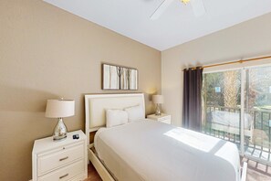 3 bedrooms, iron/ironing board, Internet, bed sheets - Beautiful home with resort pool and space for the whole family (Davenport)