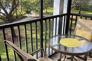 Outdoor dining - Lake View Condo w/Private Balcony (Davenport)