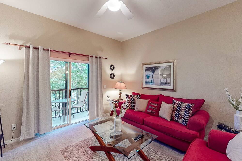 Second-floor condo with pools, gym, basketball court, tennis court & balcony