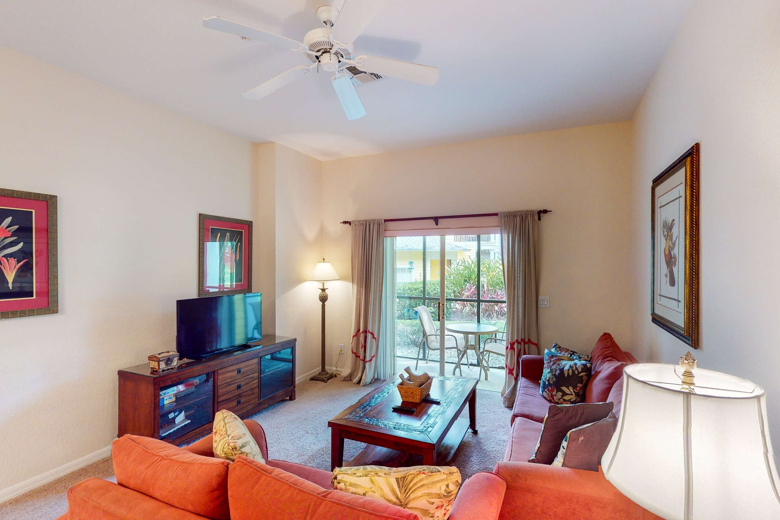 1st floor condo w/ gym, basketball court, pools, near theme parks, tennis court