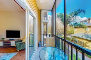 Interior - Snowbird-friendly condo with central AC, washer/dryer, pools, & hot tubs (Davenport)