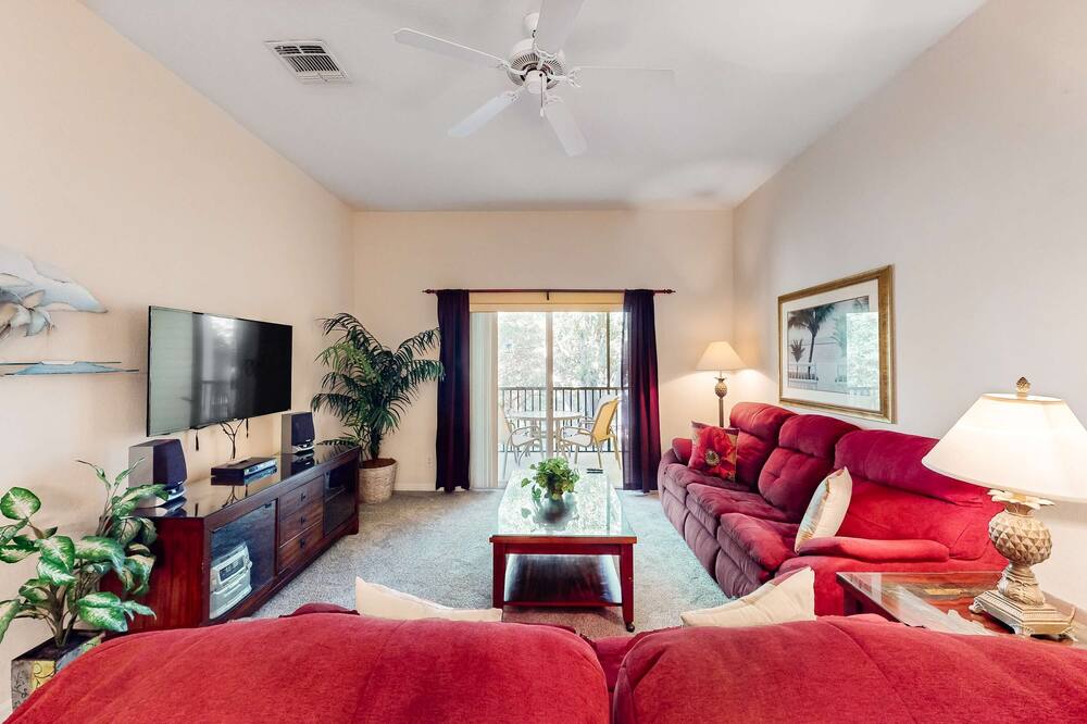 2nd floor condo near theme parks, restaurant, basketball court, balcony, gym