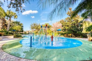 A water play area with a circular pool, surrounded by palm trees and greenery. - 2nd floor condo w/ gym, shared pools, tennis court, balcony, sauna (Davenport)