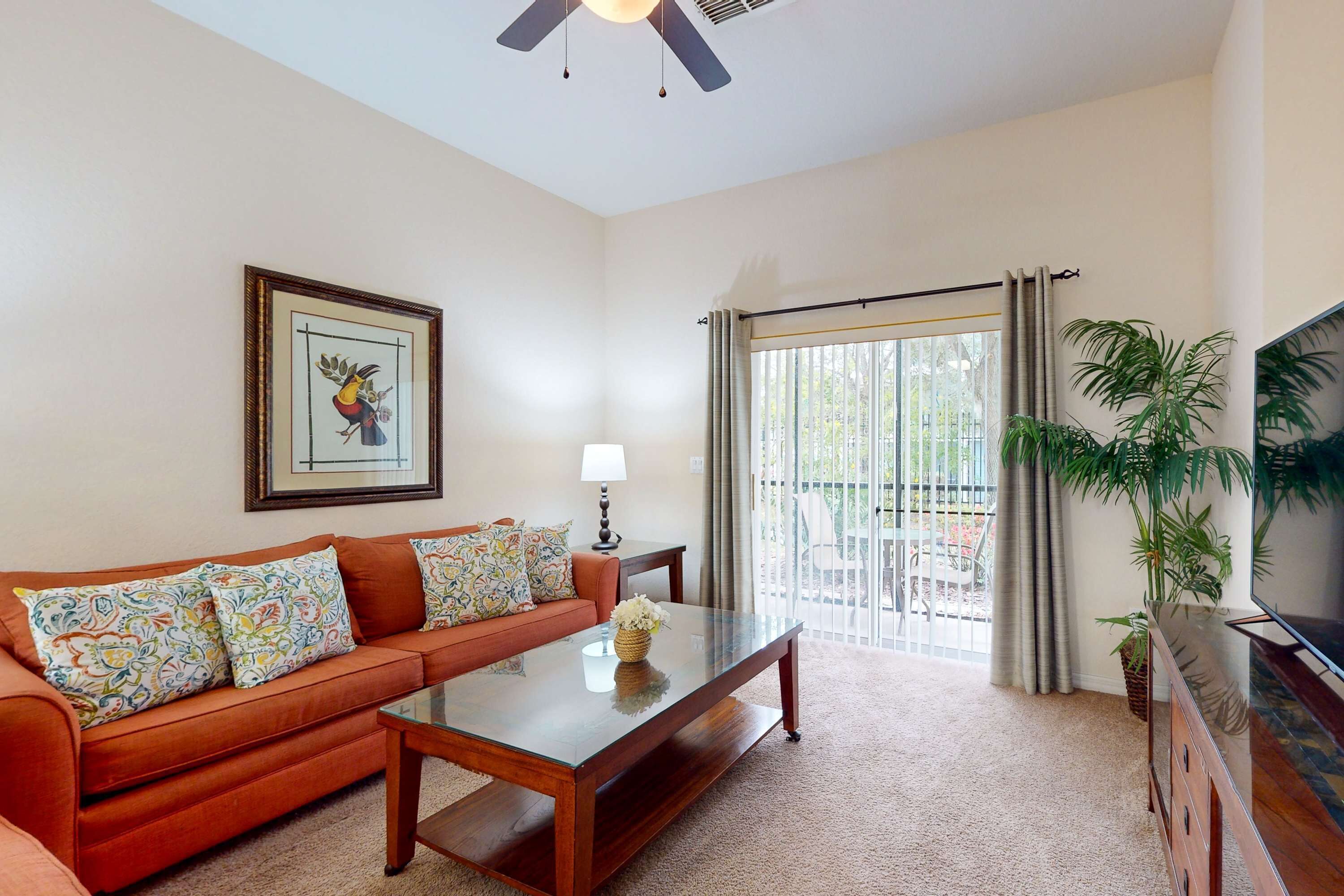 1st floor condo w/ patio, gym, tennis court, basketball court