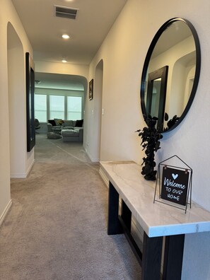 Interior - Spacious 5-bedroom house 3.5 bath Seaworld, 6flags, LAFB, Shops, River Walk & DT (San Antonio)