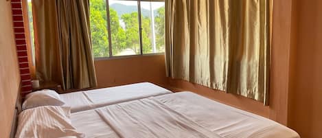 Habitación triple estándar | Wifi gratis y ropa de cama