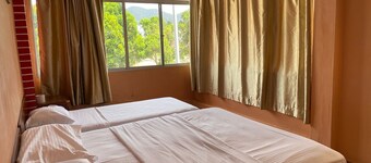 OYO 91284 White House Hotel Kluang