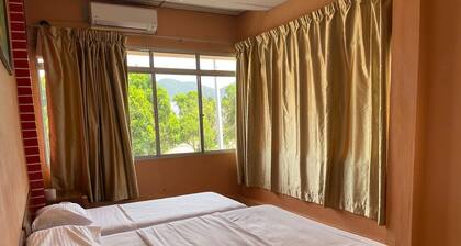 OYO 91284 White House Hotel Kluang