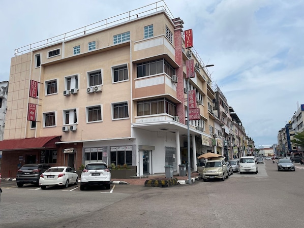 Exterior - OYO 91284 White House Hotel Kluang (Kluang)