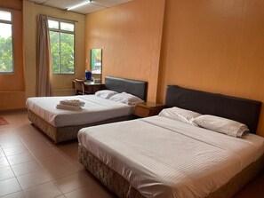 Free WiFi, bed sheets - OYO 91284 White House Hotel Kluang (Kluang)