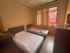 Free WiFi, bed sheets - OYO 91284 White House Hotel Kluang (Kluang)