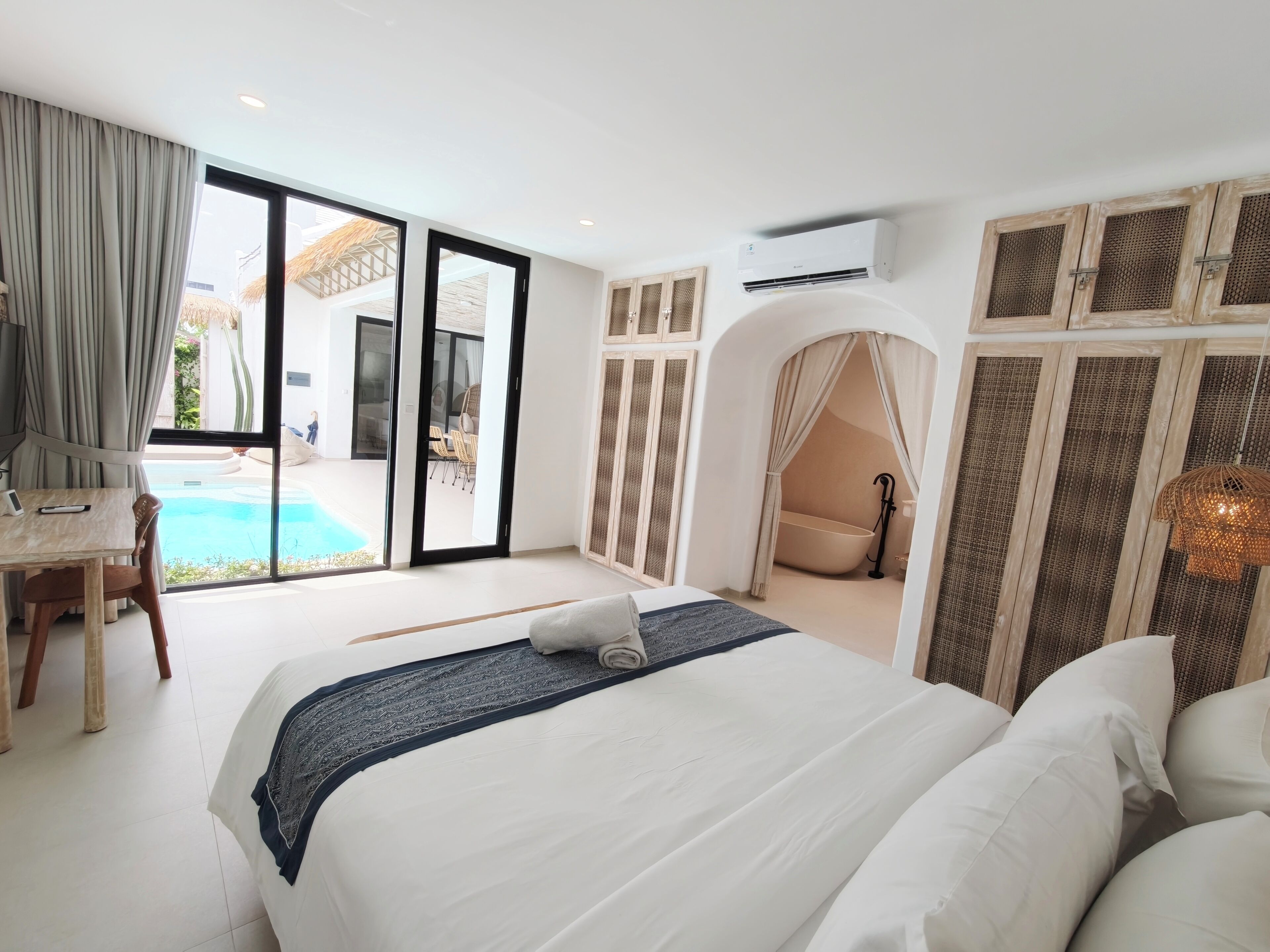 Vila, 2 kamar tidur, patio, pemandangan kolam renang | Meja kerja, ruang kerja ramah laptop, dan Wi-Fi gratis