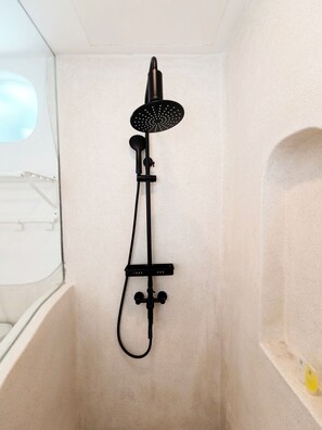 Villa, 2 Schlafzimmer, Terrasse, Poolblick | Badezimmer | Kostenlose Toilettenartikel, Haartrockner, Handtücher, Seife