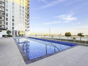 Outdoor pool - Bloomfields Formula 1br In Water (Abu Dhabi)