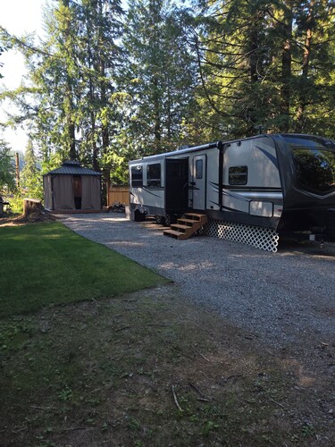 Glamping in 32 foot RV near Wallace Falls state park in Gold Bar, WA.