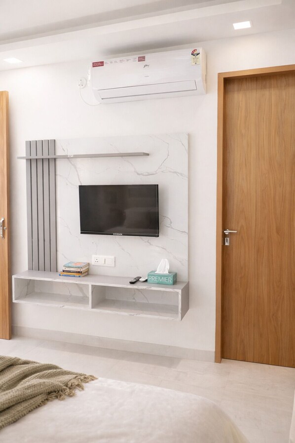 1 bedroom, Internet, bed sheets - Amlatas Home, 1-bedroom apartment with AC in pleasant Gurugram location (Gurugram)