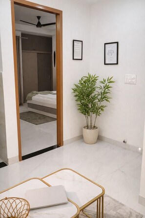 1 bedroom, Internet, bed sheets - Amlatas Home, 1-bedroom apartment with AC in pleasant Gurugram location (Gurugram)