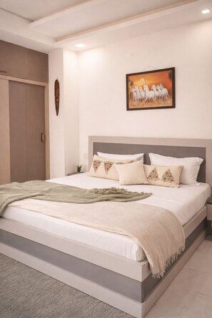 1 bedroom, Internet, bed sheets - Amlatas Home, 1-bedroom apartment with AC in pleasant Gurugram location (Gurugram)
