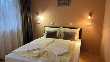 Desk, free WiFi, wheelchair access