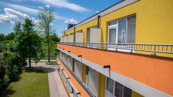 Dobbelt- eller tomannsrom, balkong, hageutsikt | Eksteriør