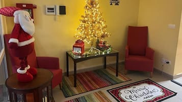 Double or Twin Room, Balcony, Garden View | Interior