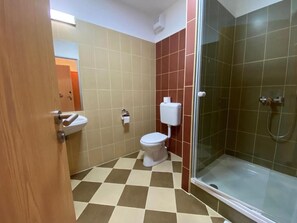 Double or Twin Room, Balcony, Garden View | Bathroom | Free toiletries, hair dryer, soap, shampoo - Arkánum Wellness Hotel (Balatonmáriafürdő)