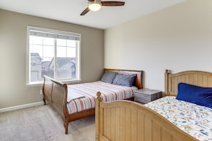 4 dormitoris, planxa i posts de planxar, wifi i roba de llit 