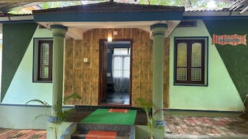 غرفة اقتصادية | المنشأة من الخارج