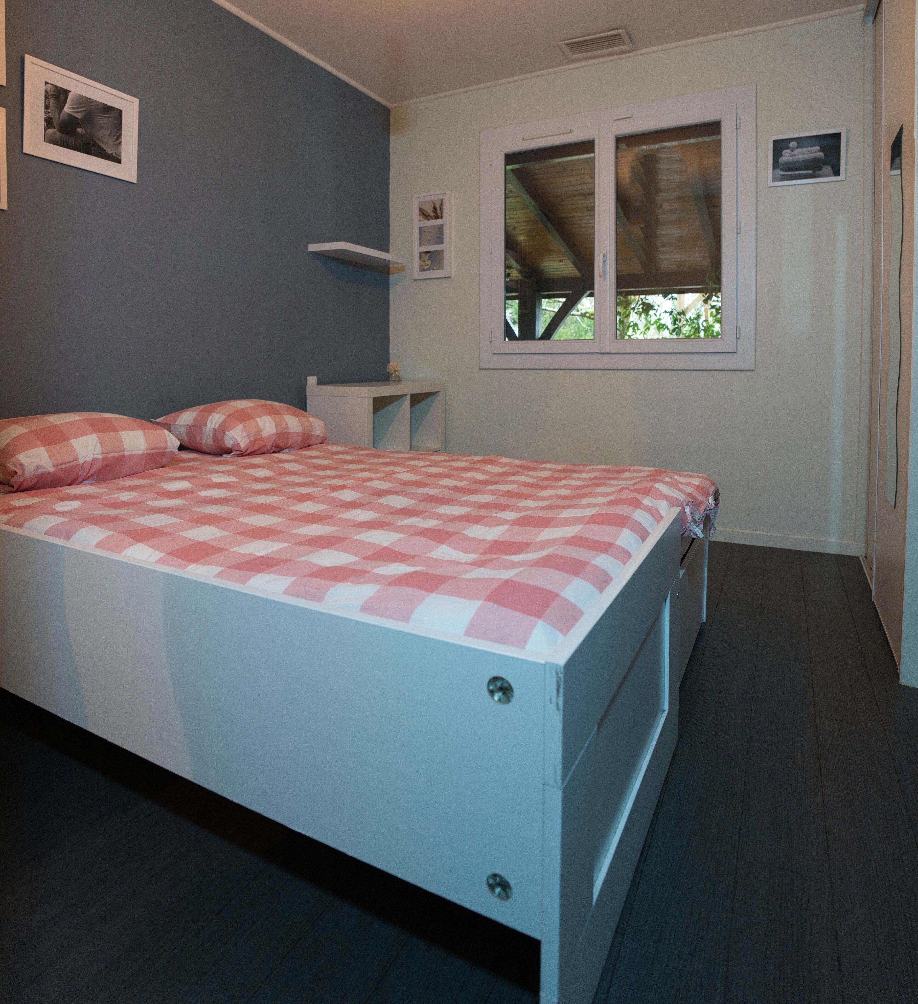 2 bedrooms, desk, iron/ironing board, WiFi (free)