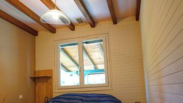 2 Schlafzimmer, BĂŒgeleisen/BĂŒgelbrett, Internetzugang, BettwĂ€sche