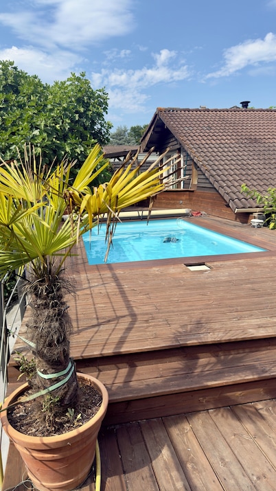 A peaceful, comfortable country home near Lake Arjuzanx.
