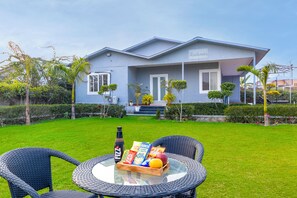 รับประทานอาหารกลางแจ้ง