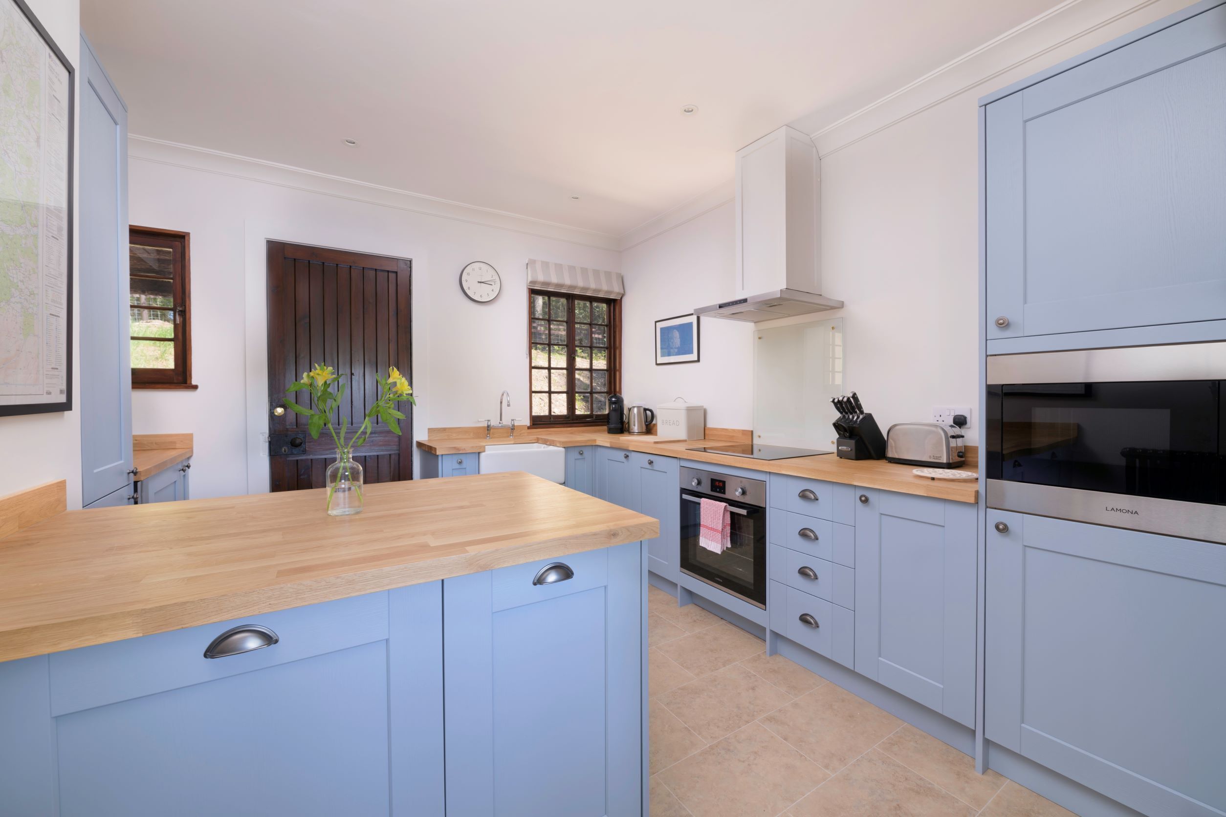 Oven, dishwasher, coffee/tea maker, toaster