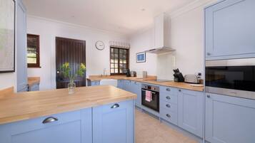 Oven, dishwasher, coffee/tea maker, toaster