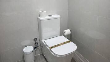 Basic Room, 1 Double Bed, City View | Bathroom