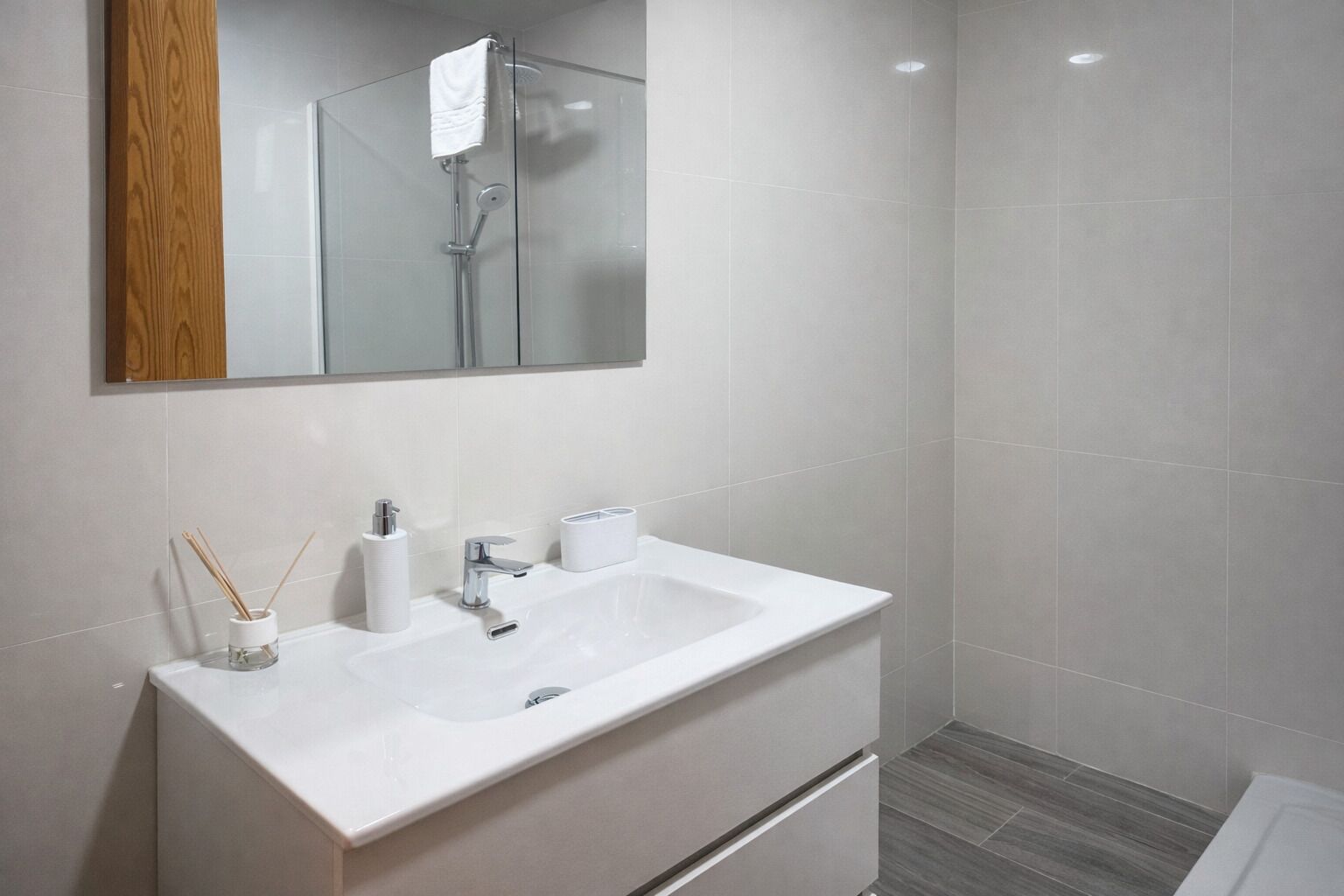 Basic Room, 1 Double Bed, City View | Bathroom