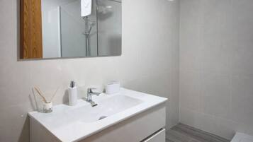 Basic Room, 1 Double Bed, City View | Bathroom