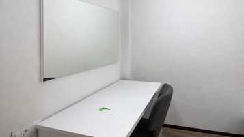 Eenvoudige Twin kamer, uitzicht op stad | Interieur