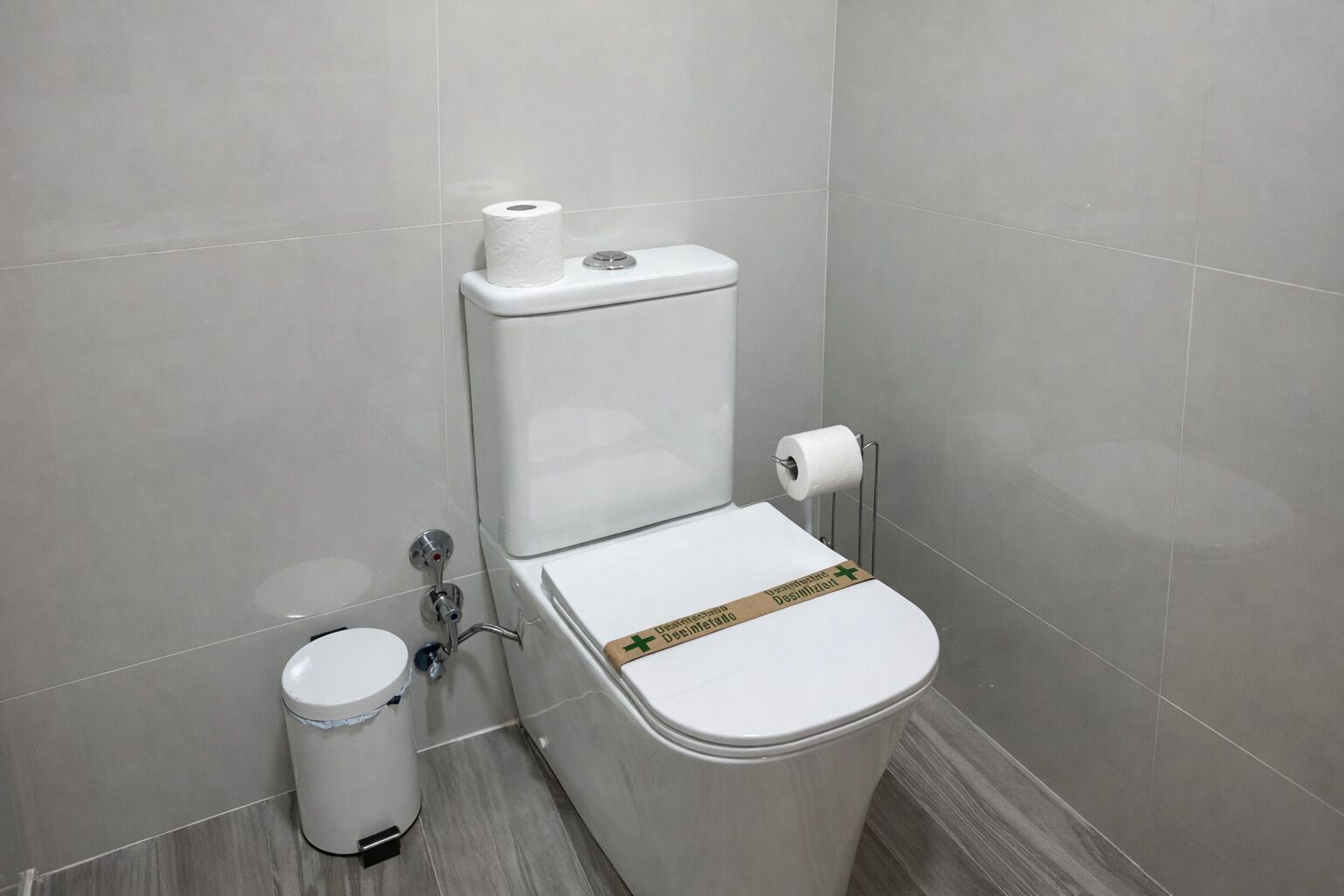 Basic-Zweibettzimmer, Stadtblick | Badezimmer