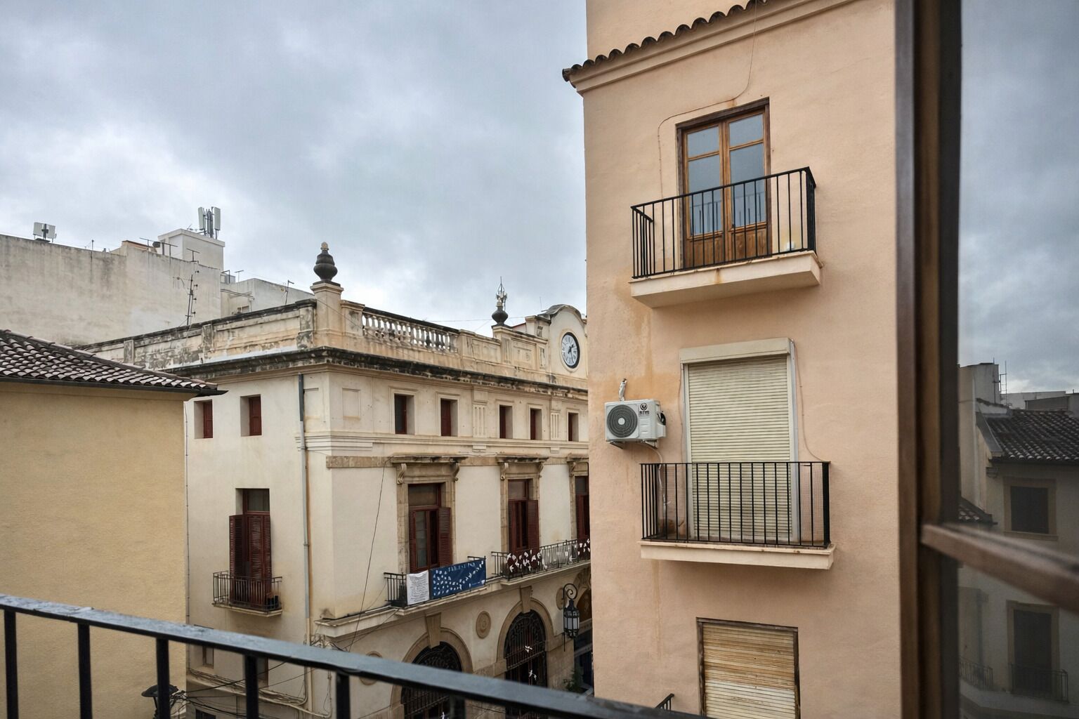 Basic Room, 1 Double Bed, City View | Property grounds