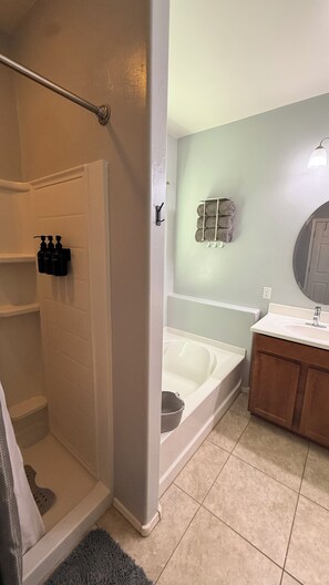 Hair dryer, towels, soap, toilet paper - 120” Projector screen, Foosball table, Mario Room 4-bedroom Vail,AZ with AC (Corona de Tucson)