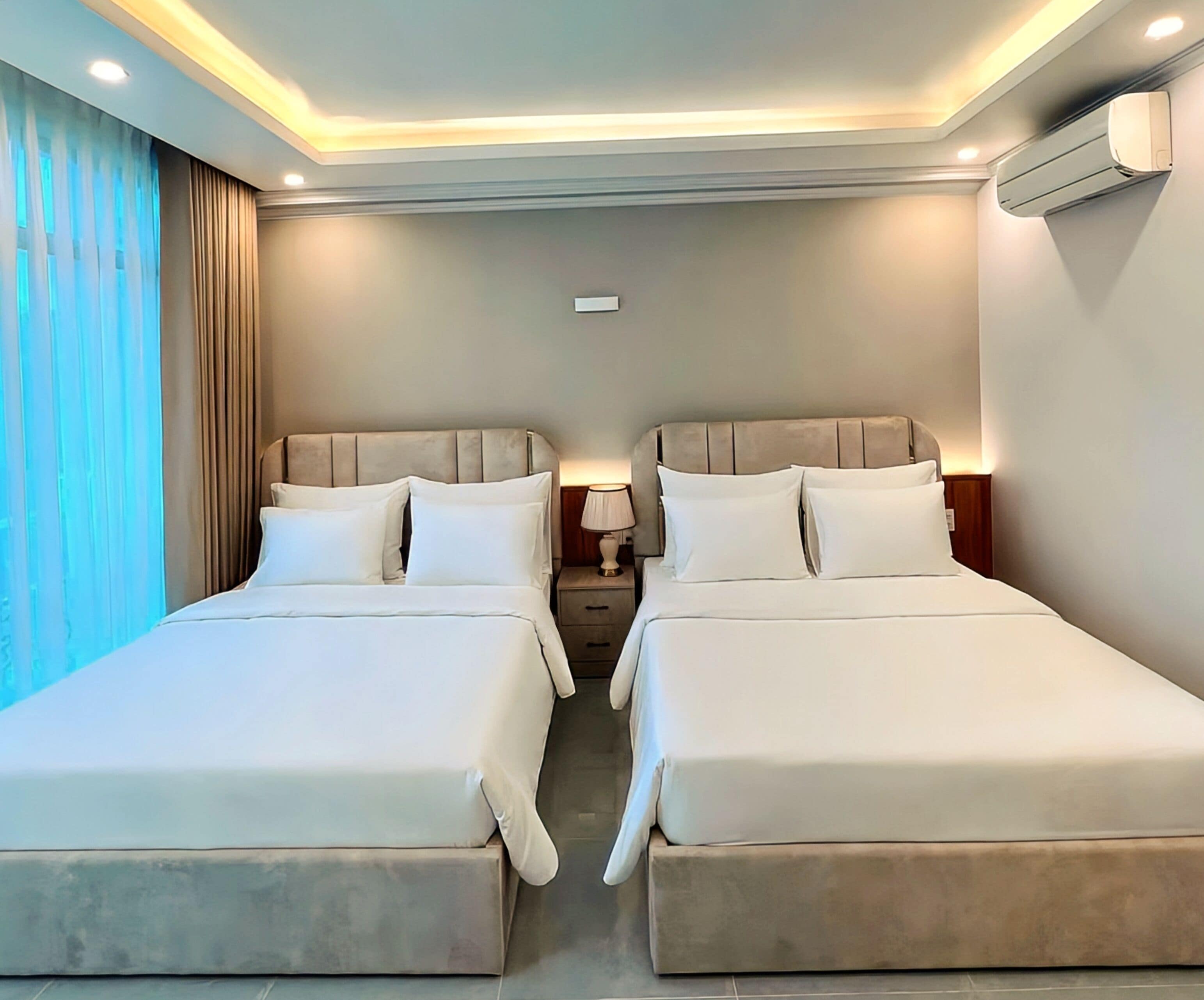 고급 침구, 필로우탑 침대, 책상, 무료 WiFi