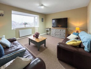 TV - 3 bedroom accommodation in Chapel St. Leonards (Chapel St. Leonards)